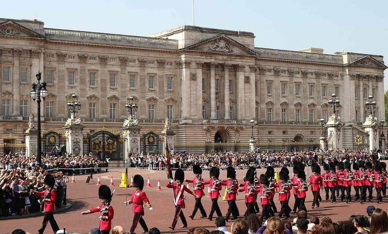 London: Changing of the Guard Group Walking Tour - Key Points