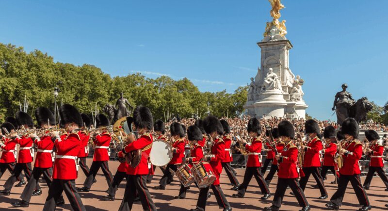London: Changing of the Guard & Royal London Walking Tour - Itinerary Breakdown