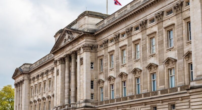 London: Changing of the Guard & Royal London Walking Tour - The Experience Value