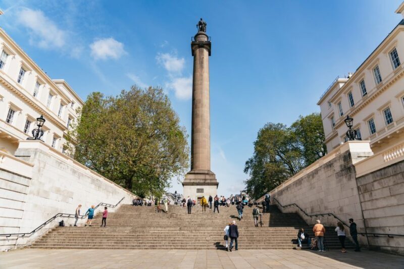 London: Changing of the Guard Tour by Buckingham Palace - An In-Depth Look at the Changing of the Guard Tour