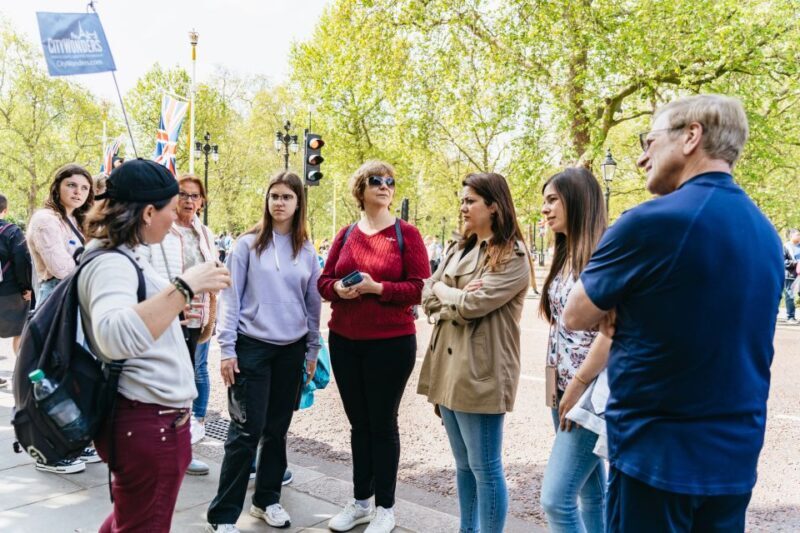 London: Changing of the Guard Tour by Buckingham Palace - The Sum Up