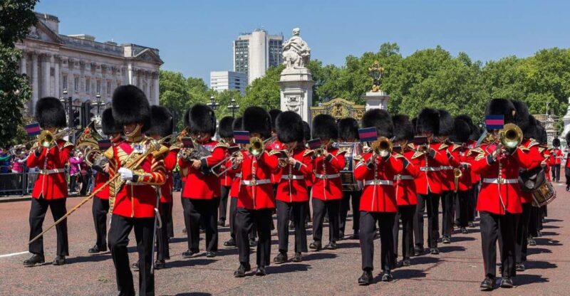 London: Changing of the Guard Walking Tour - Ceremony Highlights