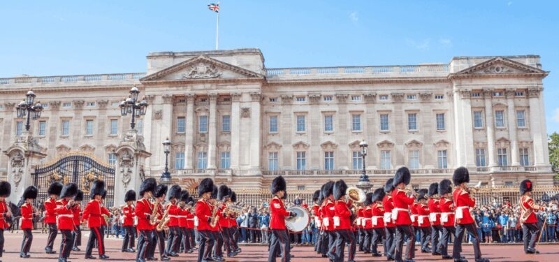 London: Changing of the Guard with a an APP - Introducing the Changing of the Guard App Tour: A Digital Spin on a Classic London Tradition