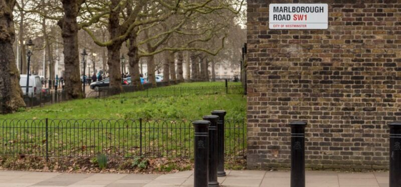 London: Changing of the Guard with a an APP - Review Insights & User Feedback