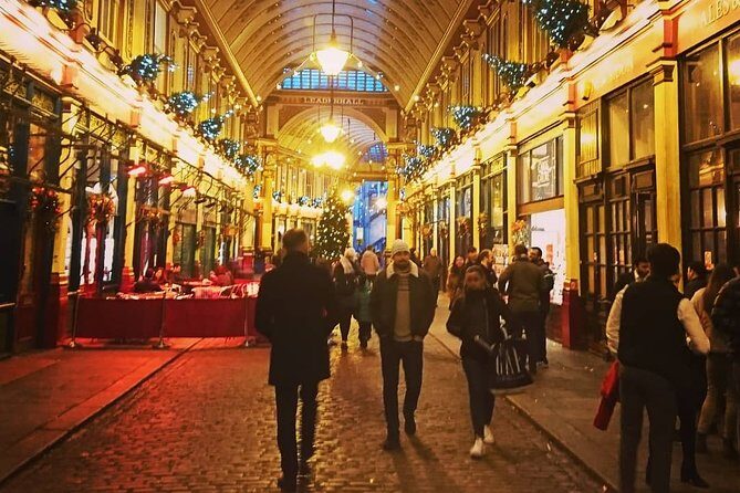 London Christmas Carol & Charles Dickens Small Group Walking Tour - Dickens-Inspired Pubs and Taverns