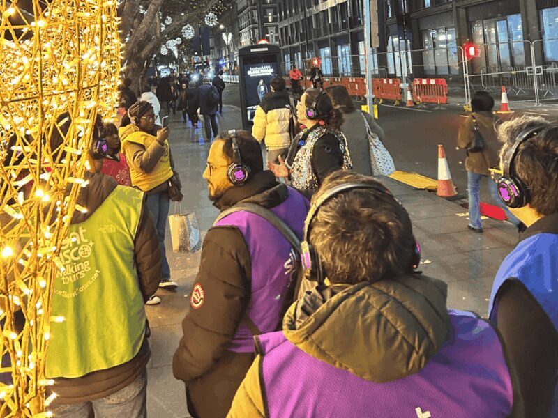 London: Christmas Lights Tour - With Christmas Music - What Makes This Tour Special?