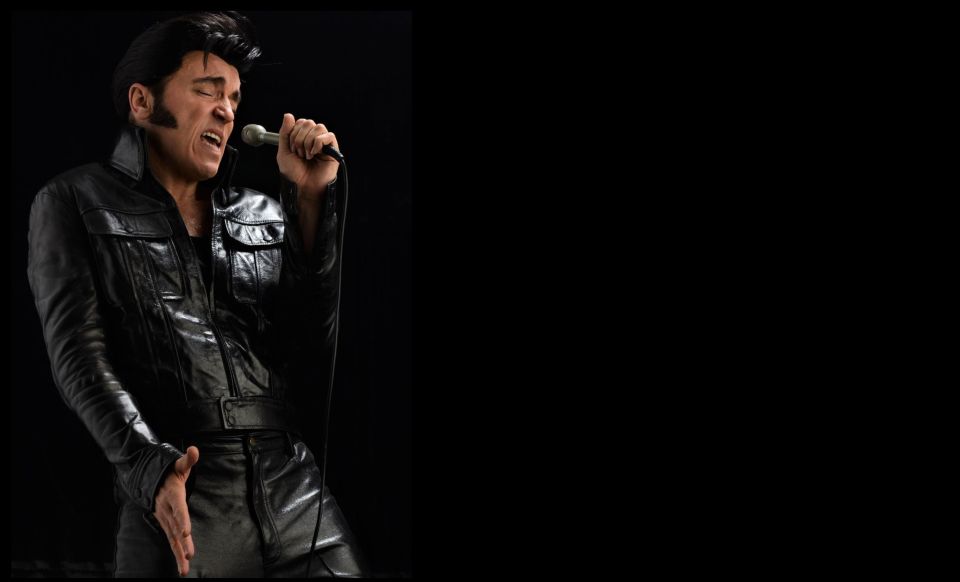 London: Dinner Cruise With Elvis Tribute on the Thames River - What to Expect on Board