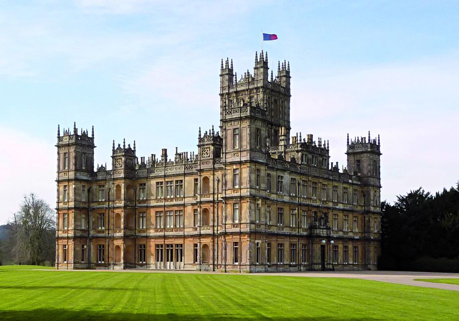 London: Downton Abbey Countryside Black Taxi VIP Tour - Village of Bampton Visit