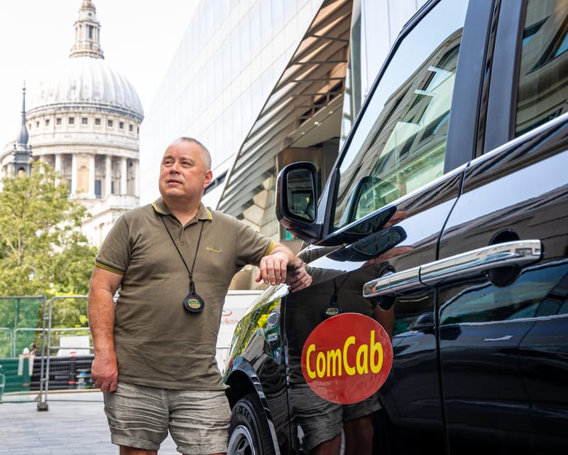 London: Explore Iconic Landmarks in a Classic Black Cab Tour - Buckingham Palace: The Queen’s Home and Its Secrets