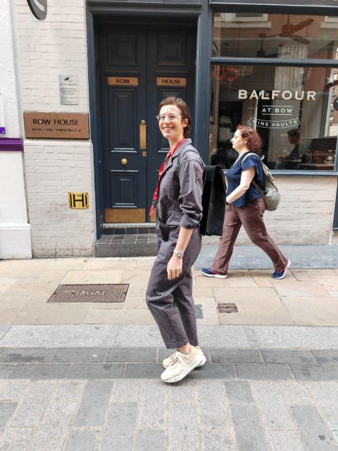 London: Fashion History of the Square Mile Walking Tour - An In-Depth Look at the Tour Experience