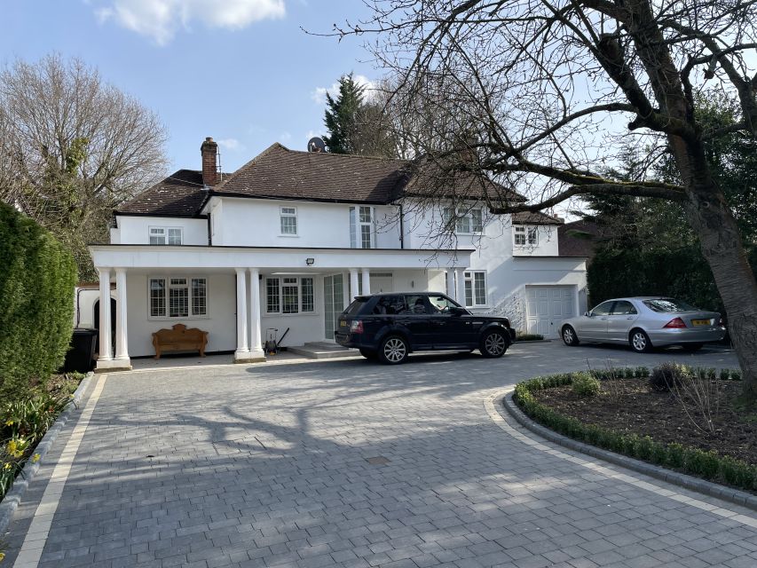 London: George Michael Tour by Black Taxi - Meeting Point and Arrival