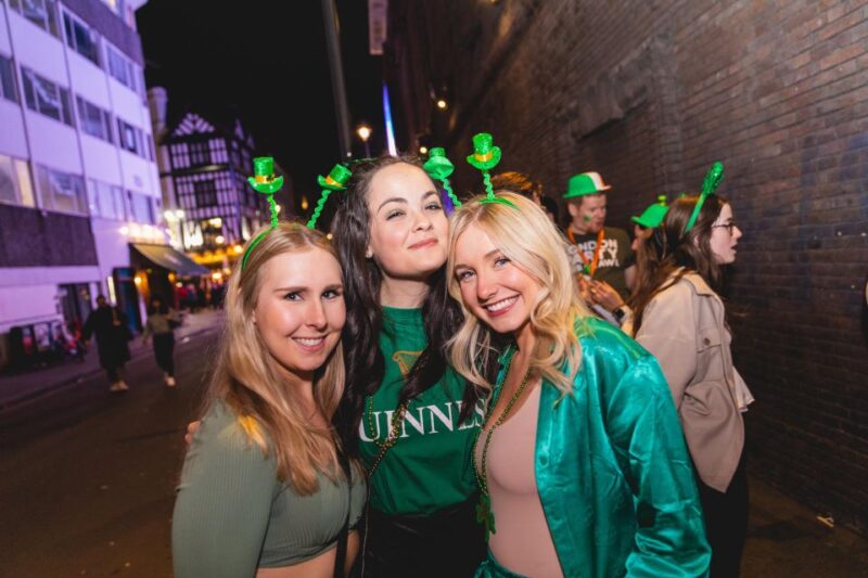 London: Guided Bar & Club Crawl - Good To Know