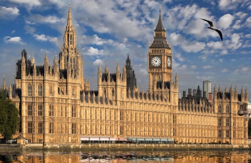 London Highlights Walking Tour with Licenced Tour Guide - End at Covent Garden