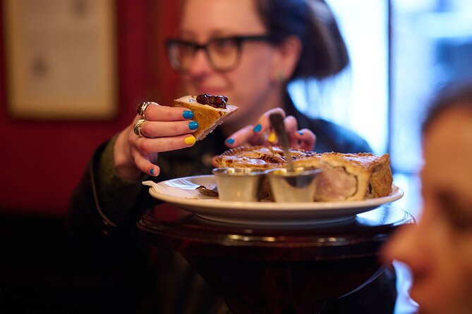 London Historical Pub Tour: Traditional British Food & Ales - Savoring Traditional Pub Fare