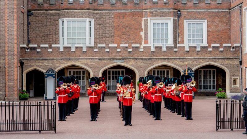 London: Hop-On Hop-Off Pass with Thames River Cruise 24 Hrs - Navigating London’s Landmarks