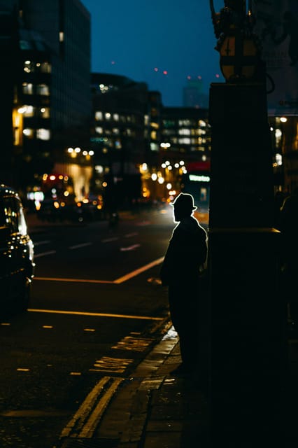 London: Jack the Ripper Tour and Underground Prison in Spanish - Key Points