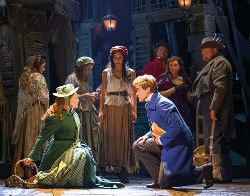 London: Les Misérables and 3-Course Meal & Sparkling Wine - A Lively Night Out in London: Les Misérables with Dinner and Sparkling Wine