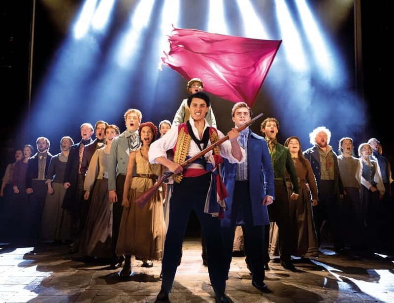 London: Les Misérables and 3-Course Meal & Sparkling Wine - Key Points