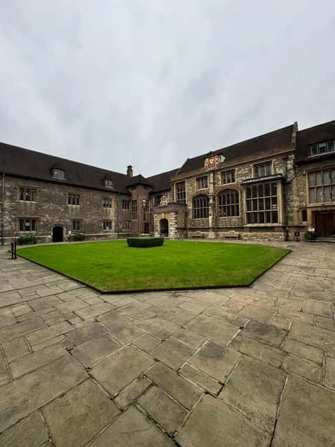 London: Medieval Tales and Martyrs Walking Tour - An Overview of the Experience