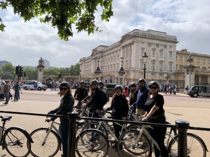 London: Parks and Palaces Guided Morning Bike Tour - Discovering Trafalgar Square