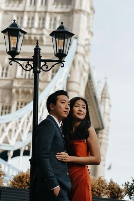 London: Private Engagement Photoshoot in the Big City - What’s Included and What’s Not