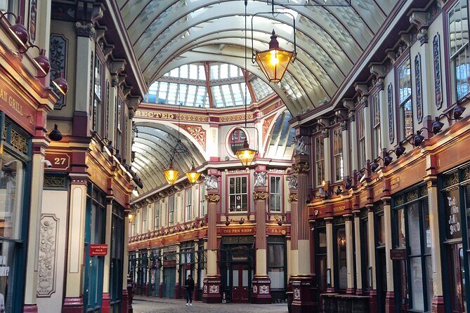 London Private Guided Taxi Tour - Trafalgar Square and Admiralty