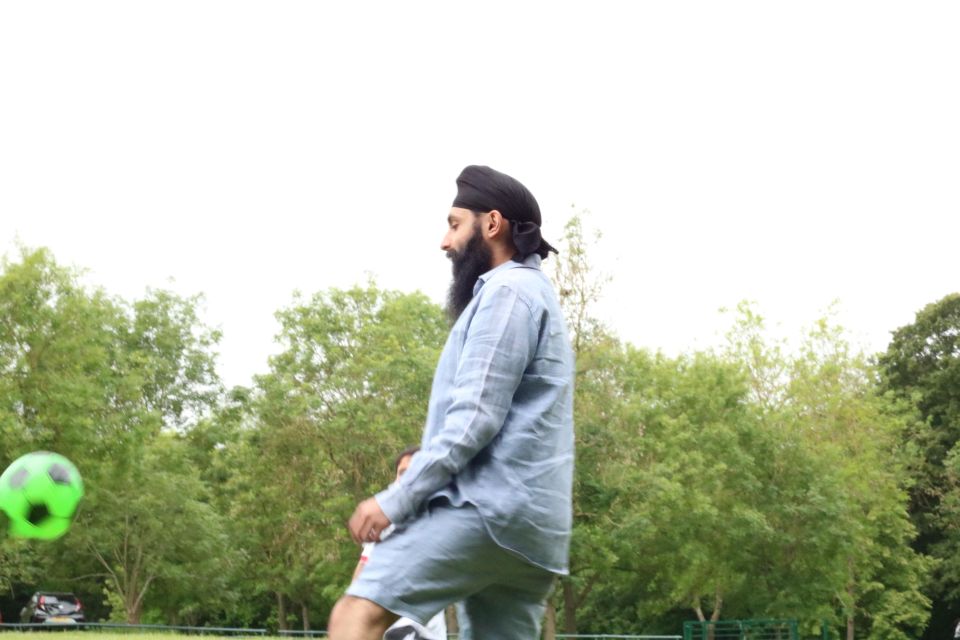 London: Private Photoshoot Tour (Customisable) - Photographer Expertise and Languages