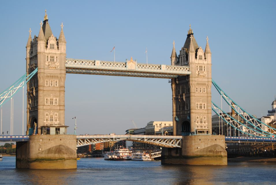 London: Private Walking Tour to Best Christmas Sites - Inclusions and Benefits