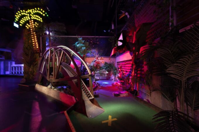 London: Shoreditch Junkyard Golf Tickets for 9 or 18 Holes - Inclusions and Amenities