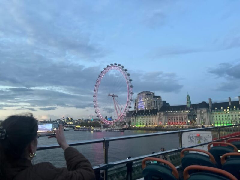 London: Taylor Swift Singalong Bus Tour - Key Points