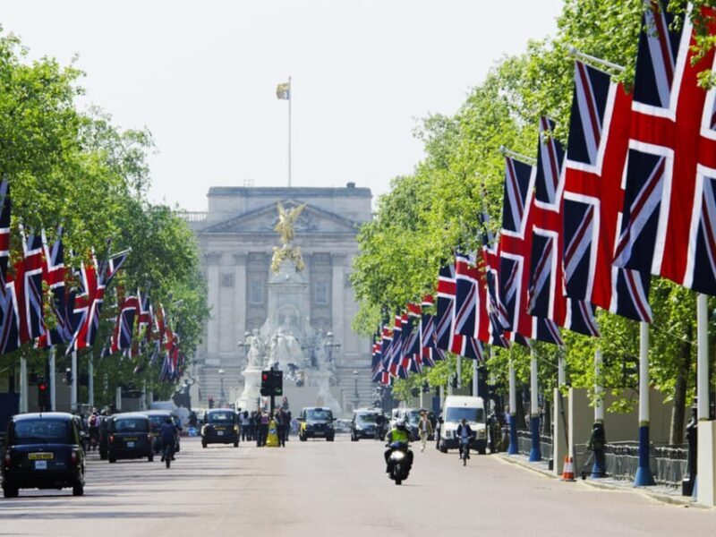 London: Top 30 Sights Walking Tour and Tower of London Entry - Frequently Asked Questions