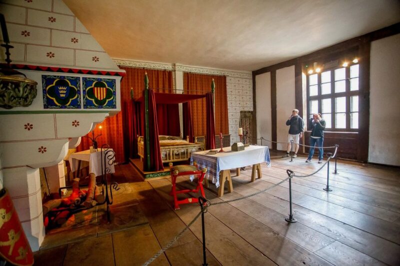 London: Tower of London and Crown Jewels Exhibition Ticket - Highlights of the Experience