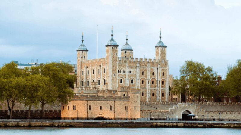 London: Tower of London Guided Tour and Nearby Rickshaw Ride - An In-Depth Look at the Experience