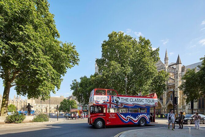 London Vintage Bus Tour: Live Comedy Sightseeing Show - The Itinerary in Detail