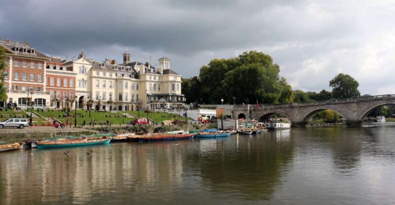 London: Westminster to Richmond River Thames Cruise - Onboard Experience and Amenities