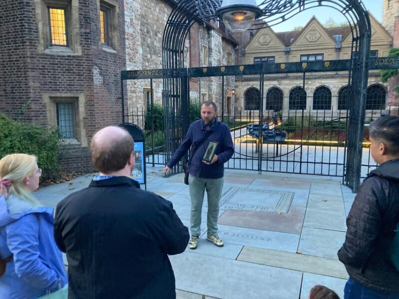 London's Ghosts & Gruesome Past Nighttime Walking Tour - Key Points
