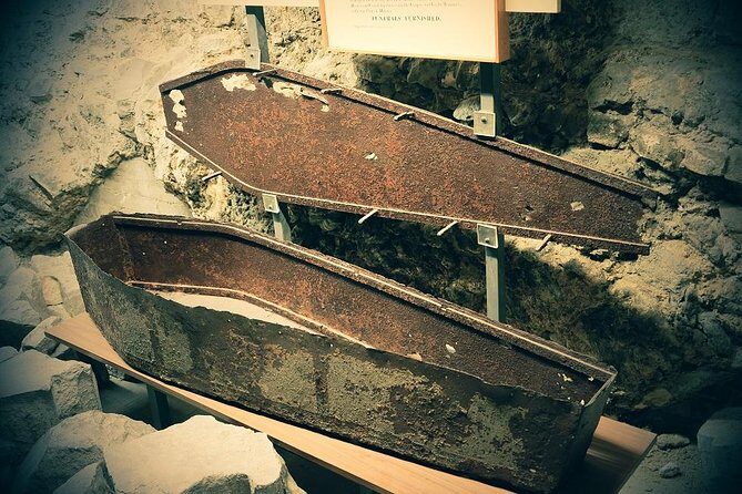 London's Hidden Gems and Secret History Private Guided Tour - The Fire of London and the Monument