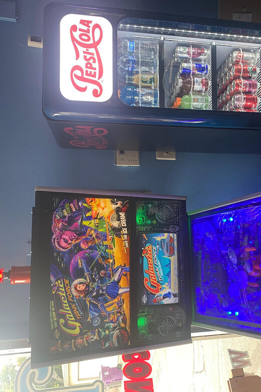 Long Beach: Pinball Arcade 40 Pinball Machines on Freeplay - Key Points