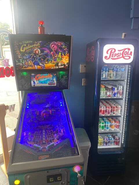Long Beach: Pinball Arcade 40 Pinball Machines on Freeplay - A Closer Look: The Itinerary