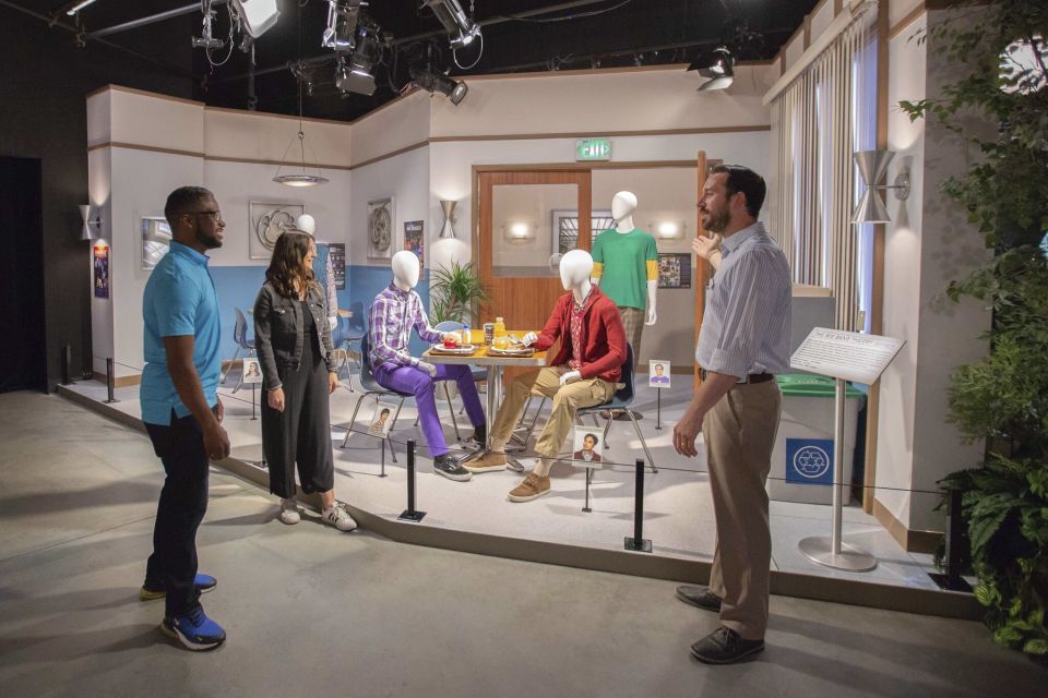 Los Angeles: Celebrity Homes Tour & Warner Bros. Studio Tour - Transportation and Accessibility