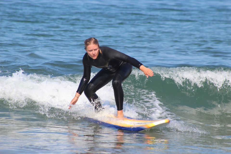 Los Angeles: Group Surfing Lesson - Coaching and Instruction in the Water