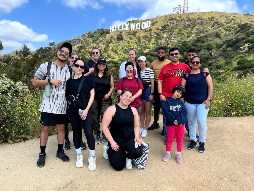 Los Angeles: Hollywood Sign Walking and Pictures Tour - Guided by a Comedian