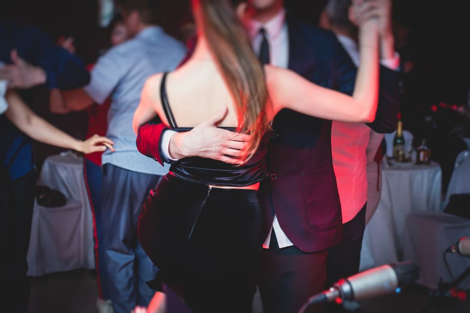 Los Angeles: Salsa Lesson and Burlesque Show - Beginner Salsa and Bachata