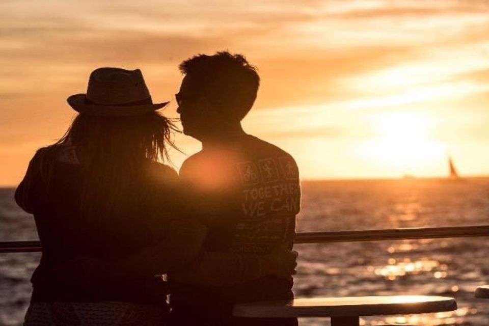 Los Cabos: Tacos & Tequila Tasting Sailboat Tour - Languages and Accessibility