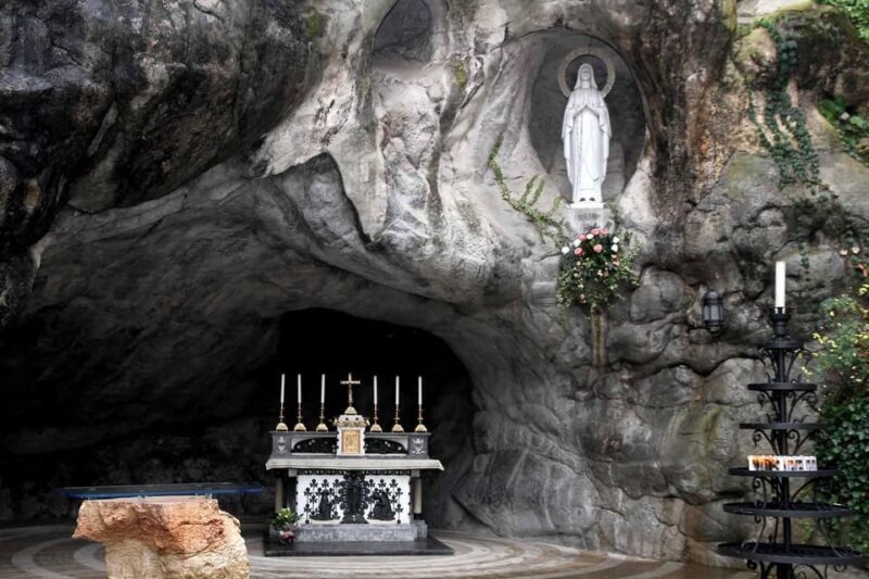 Lourdes: Private Walking Tour With Local Guide - Key Points