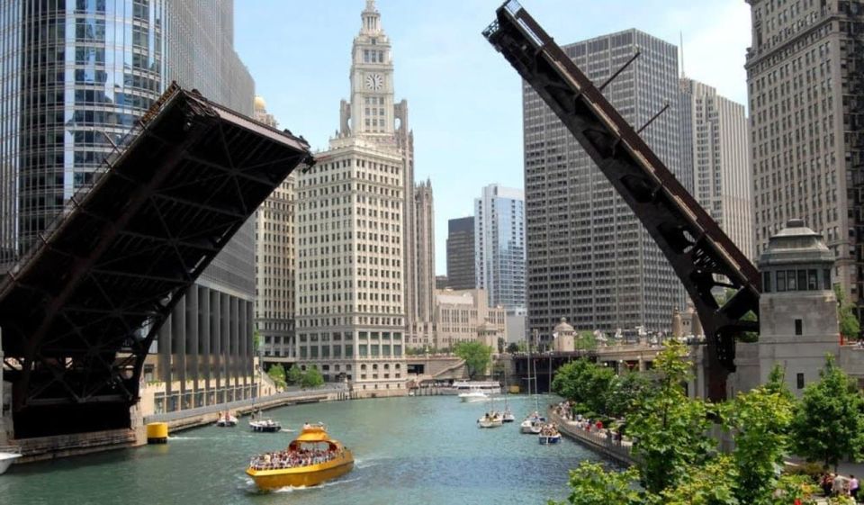 Love Is in the Windy City – Chicago Walking Tour - Chicagos Lakefront Playground