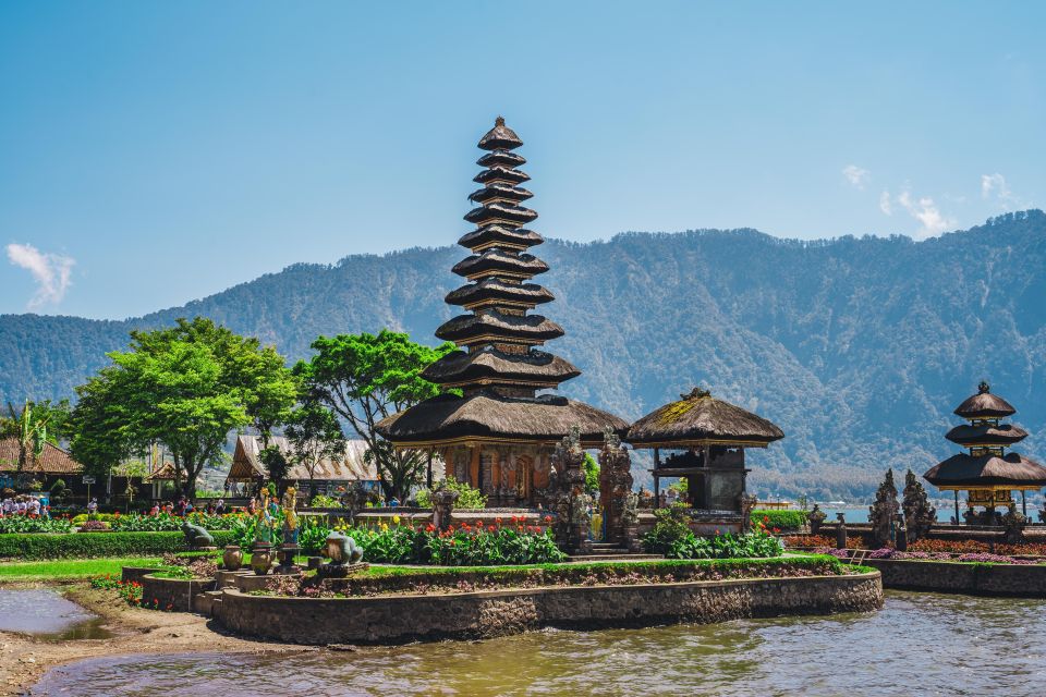 Lovina Dolphin and North Bali Sightseeing - All Inclusive - Banyumala Twin Waterfall