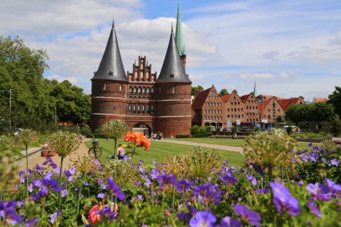 Lübeck: 1-Hour Splash Bus City Tour - Pricing and Availability