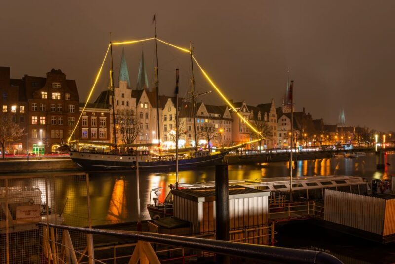 Lübeck: Christmas Market and Historical City Tour - Discovering Lübeck: A Festive Treasure During Christmas