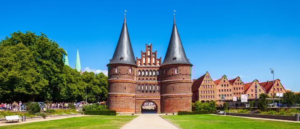 Lübeck: Express Walk with a Local - Deep Dive into the Landmarks